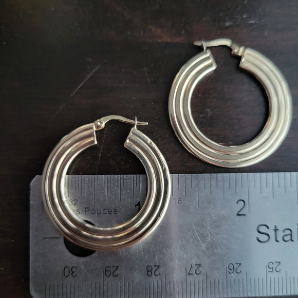 Gorgeous 10k thick earrings - Picture 2 of 10